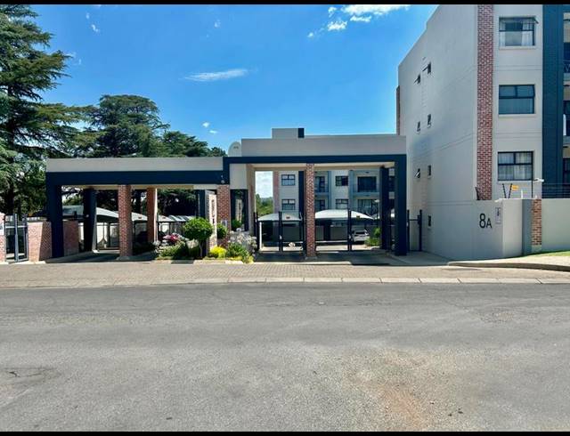 2 BEDROOM APARTMENT FOR SALE IN BRYANSTON